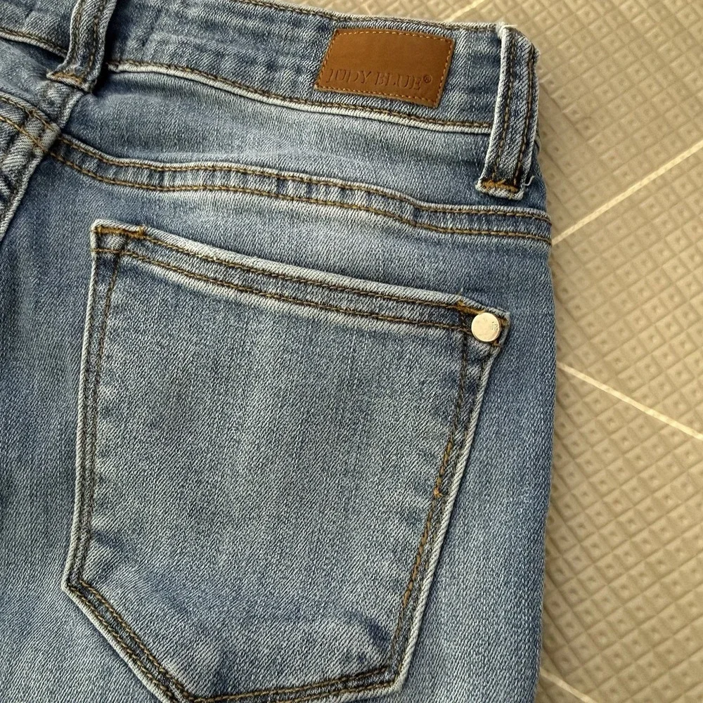 Judy Blue Relaxed Fit Jeans Size 5/27 JB82103MD Medium Wash Whiskering - Picture 4 of 11